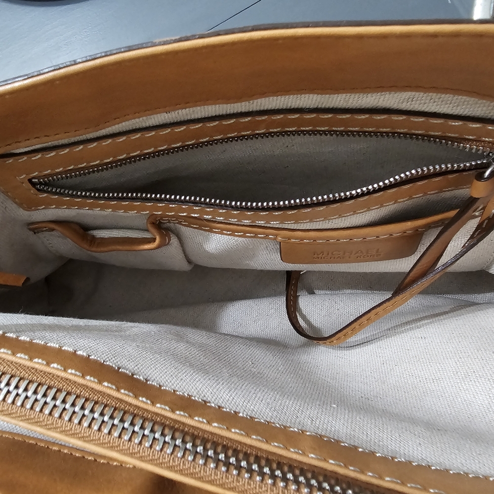 Vintage Authentic Michael Kors Sachel - Picture 9 of 16